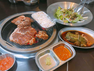 [두툼갈비] 두툼갈비 2인분 + 매콤치즈버섯 set — 4.67점을 준 리뷰어가 2018년 10월 올린 사용 사진