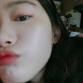 헤이미쉬 데일리즘 코랄릭 스틱 아이 섀도우 — 3점을 준 리뷰어가 2018년 3월 올린 사용 사진