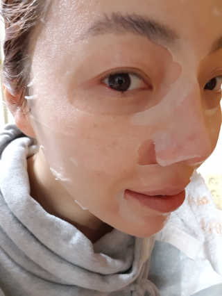라인플라츠 인텐시브 업 화이트닝 블루베리 마스크 — 4점을 준 리뷰어가 2019년 2월 올린 사용 사진