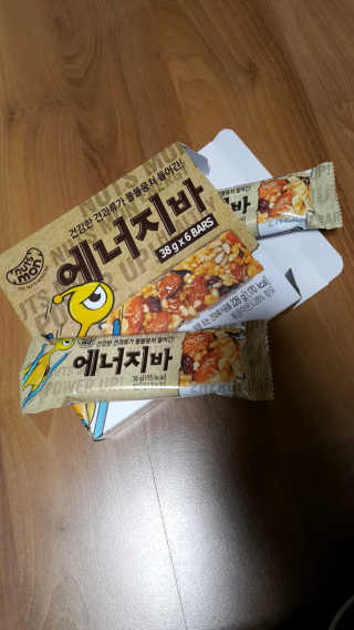 견과가 똘똘 뭉쳐들어간 넛츠몬 에너지바 1BOX 6개입 — 5점을 준 리뷰어가 2018년 1월 올린 사용 사진