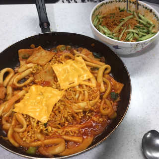 두번째 국떡 국가대표 떡볶이 1팩 + 영미칩 2봉 증정 — 5점을 준 리뷰어가 2019년 2월 올린 사용 사진