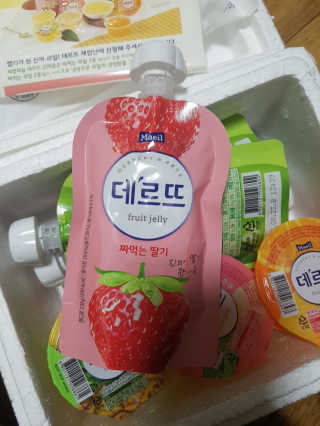 데르뜨 떠먹는 과일 3종, 짜먹는 과일 2종 총 10개 체험 — 5점을 준 리뷰어가 2020년 3월 올린 사용 사진