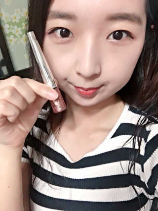 딜라잇18 홀리몰리 글리터라이너 — 4.5점을 준 리뷰어가 2016년 10월 올린 사용 사진