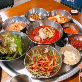 [동네맛집족발] 4개 족발 중 택1 — 4점을 준 리뷰어가 2020년 2월 올린 사용 사진