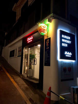 LOKALZ 스파이시버거,치즈버거,감자튀김,치킨윙 — 5점을 준 리뷰어가 2018년 11월 올린 사용 사진