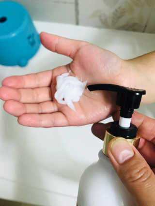 바디홀릭 인샤워 바디퍼퓸 옐로우포션 250ML — 4점을 준 리뷰어가 2019년 4월 올린 사용 사진