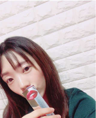 터치인솔 메탈리스트 리퀴드 포일 립스틱 5종 — 5점을 준 리뷰어가 2018년 3월 올린 사용 사진