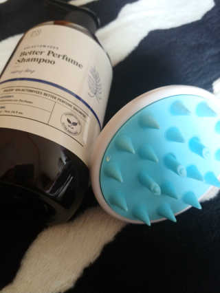 달리프 베러 퍼퓸 샴푸 1000ml 레이니데이 or 일랑로즈 — 5점을 준 리뷰어가 2019년 12월 올린 사용 사진