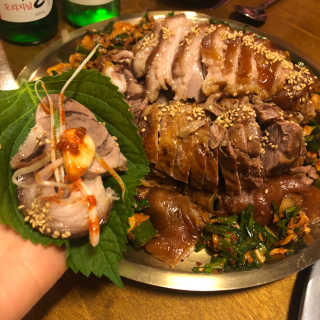 [동네맛집족발] 4개 족발 중 택1 — 5점을 준 리뷰어가 2020년 3월 올린 사용 사진