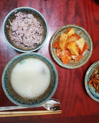 [풀무원] 사골곰탕국밥 황태해장국밥 — 5점을 준 리뷰어가 2018년 6월 올린 사용 사진