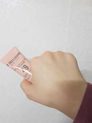 더블유드레스룸 알류미늄 퍼퓸 핸드크림 — 4.17점을 준 리뷰어가 2018년 12월 올린 사용 사진