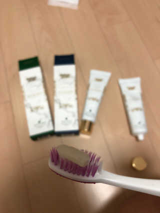 아라크리스 아라 크리스 프리미엄 내추럴 치약 — 3.83점을 준 리뷰어가 2018년 9월 올린 사용 사진