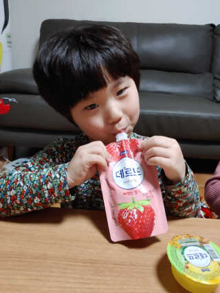 데르뜨 떠먹는 과일 3종, 짜먹는 과일 2종 총 10개 체험 — 5점을 준 리뷰어가 2020년 3월 올린 사용 사진