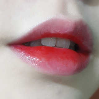 릴리바이레드 쥬시라이어 워터틴트 02 체리 크러쉬인 척 — 5점을 준 리뷰어가 2020년 3월 올린 사용 사진