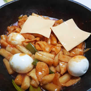 홍대미미네국물떡볶이 [홍대미미네]오리지널 국물 떡볶이4팩 + 라면사리 — 3점을 준 리뷰어가 2019년 4월 올린 사용 사진