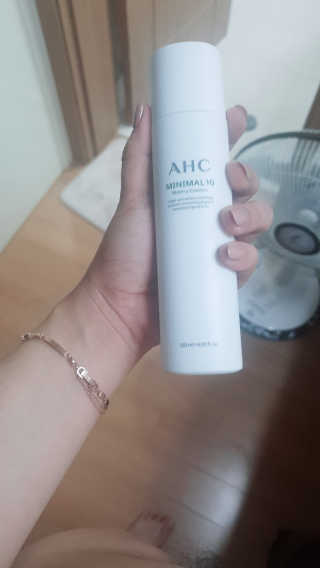 AHC 에이 에이치 씨 미니멀 10 워터리 에센스 — 5점을 준 리뷰어가 2018년 11월 올린 사용 사진