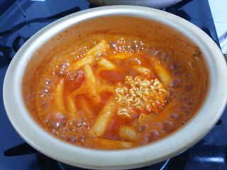 [홍코너떡볶이]옛날떡볶이 인기맛 4팩세트 — 5점을 준 리뷰어가 2019년 11월 올린 사용 사진