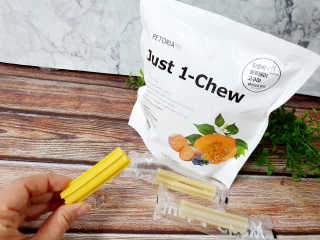 [펫토리아] 한입뚝딱 혼합 덴탈츄 Just 1-Chew — 5점을 준 리뷰어가 2020년 2월 올린 사용 사진