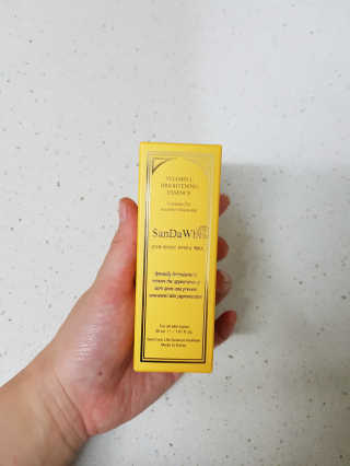 [스킨큐어] 산다화 비타민C 화이트닝 에센스 30ml — 5점을 준 리뷰어가 2019년 7월 올린 사용 사진