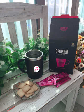 한국맥널티 아이브루 헤이즐넛향 100T — 5점을 준 리뷰어가 2019년 10월 올린 사용 사진