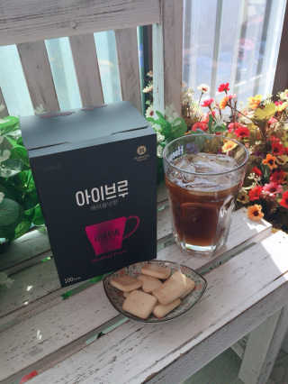 한국맥널티 아이브루 헤이즐넛향 100T — 5점을 준 리뷰어가 2019년 10월 올린 사용 사진