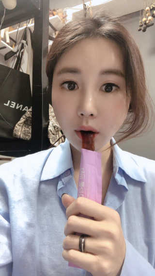 네츄럴굿띵스 태반 콜라겐 젤리 15포 — 3점을 준 리뷰어가 2019년 3월 올린 사용 사진