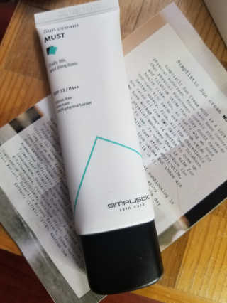 심플리스틱 스킨케어 자외선 차단제 SPF33 PA ++ — 3점을 준 리뷰어가 2018년 8월 올린 사용 사진
