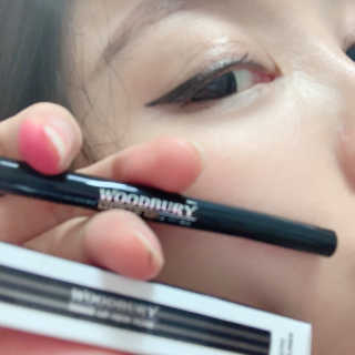 우드버리 1.5mm 스키니 젤 아이라이너 — 5점을 준 리뷰어가 2019년 5월 올린 사용 사진