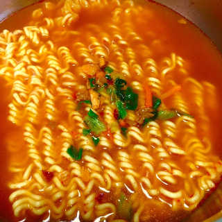 라면 그대로가 제일 맛있는 더엄마라면 — 5점을 준 리뷰어가 2019년 7월 올린 사용 사진