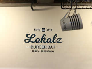 LOKALZ 스파이시버거,치즈버거,감자튀김,치킨윙 — 4.17점을 준 리뷰어가 2018년 11월 올린 사용 사진