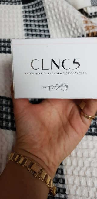 CLNC5 워터 멜트 체인징 클렌저 — 3.67점을 준 리뷰어가 2018년 7월 올린 사용 사진