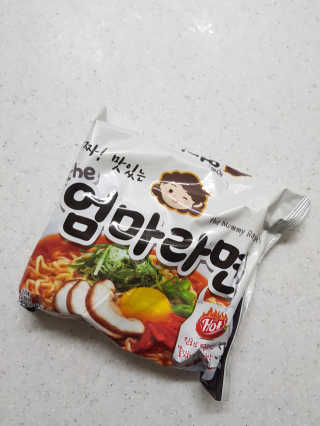 라면 그대로가 제일 맛있는 더엄마라면 — 5점을 준 리뷰어가 2019년 7월 올린 사용 사진