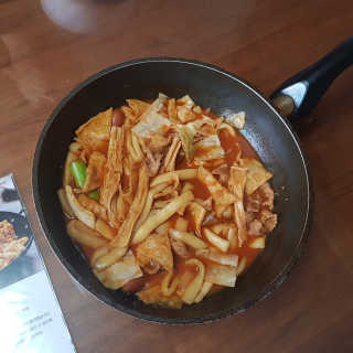 식스레시피 마라떡볶이 쿠킹박스 2인분 — 4.5점을 준 리뷰어가 2019년 7월 올린 사용 사진