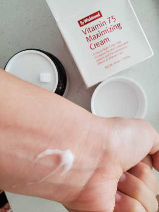 바이 위시트랜드 VITAMIN 75 CREAM — 5점을 준 리뷰어가 2019년 9월 올린 사용 사진