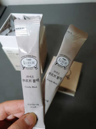 [하우투잇] 뤼에르 쿠르브 블랙 10ml x 30포 총 300ml — 5점을 준 리뷰어가 2020년 3월 올린 사용 사진