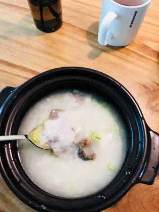 [풀무원] 사골곰탕국밥 황태해장국밥 — 3.83점을 준 리뷰어가 2018년 6월 올린 사용 사진
