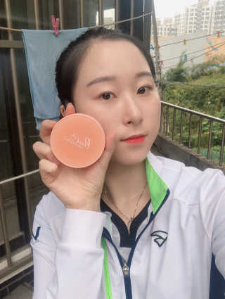 [블랙루즈] 피치 커버 벨벳 쿠션 2종 중 택1 — 5점을 준 리뷰어가 2019년 10월 올린 사용 사진