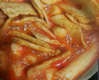 [홍코너떡볶이]옛날떡볶이 인기맛 4팩세트 — 4점을 준 리뷰어가 2019년 12월 올린 사용 사진