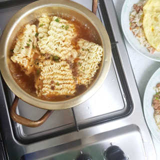 라면 그대로가 제일 맛있는 더엄마라면 — 5점을 준 리뷰어가 2019년 6월 올린 사용 사진