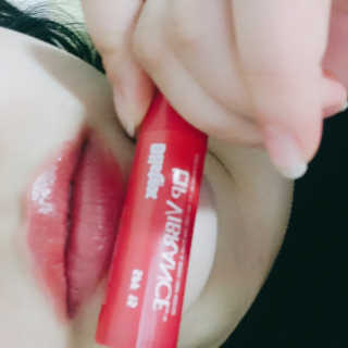 블리스텍스 립 릴리프 크림 립밤, 립 바이브런스 립밤 — 5점을 준 리뷰어가 2018년 11월 올린 사용 사진