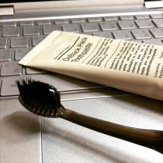 the naked object 디블랙팩치약 디블랙칫솔 세트 — 4점을 준 리뷰어가 2020년 1월 올린 사용 사진