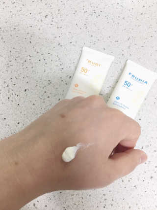 [후르디아] 혼합자차 선 에센스+톤업 선크림 2종 — 4점을 준 리뷰어가 2019년 5월 올린 사용 사진