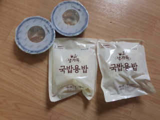 [풀무원] 사골곰탕국밥 황태해장국밥 — 4.33점을 준 리뷰어가 2018년 6월 올린 사용 사진