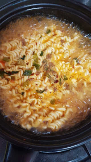 라면 그대로가 제일 맛있는 더엄마라면 — 4점을 준 리뷰어가 2019년 9월 올린 사용 사진