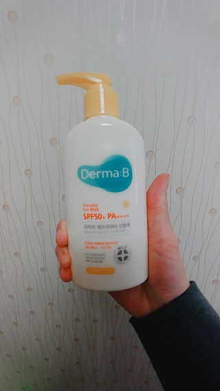 더마비 에브리데이 선블록 SPF50+ PA++++ — 4.5점을 준 리뷰어가 2019년 4월 올린 사용 사진