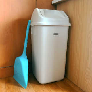 창신리빙 프랑코 퍼블릭 스윙 휴지통 10L, 25L, 35L — 5점을 준 리뷰어가 2019년 8월 올린 사용 사진
