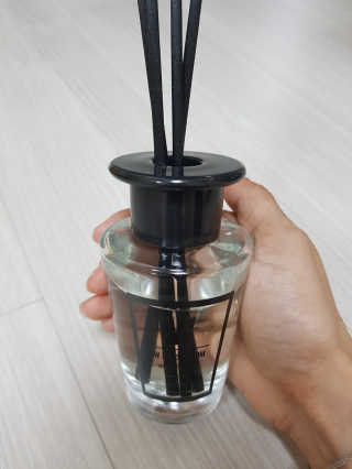 더블유드레스룸 퍼퓸 디퓨저 70ml — 1.67점을 준 리뷰어가 2018년 7월 올린 사용 사진