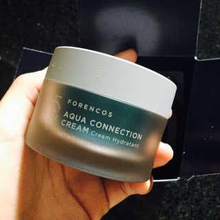 포렌코즈 아쿠아 커넥션 크림 — 4.83점을 준 리뷰어가 2017년 8월 올린 사용 사진