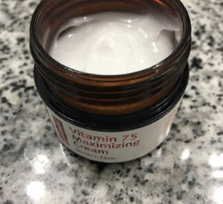 바이 위시트랜드 VITAMIN 75 CREAM — 5점을 준 리뷰어가 2017년 11월 올린 사용 사진