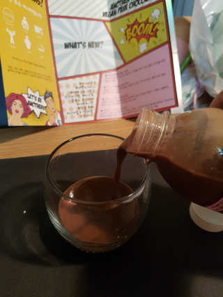 식사대용 아몬드밀크 어나더밀크 500ml X 2병 — 4.83점을 준 리뷰어가 2018년 9월 올린 사용 사진